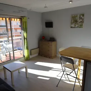 Studio Spacieux Proche Plage. Wi-fi, Climatisation Appartement