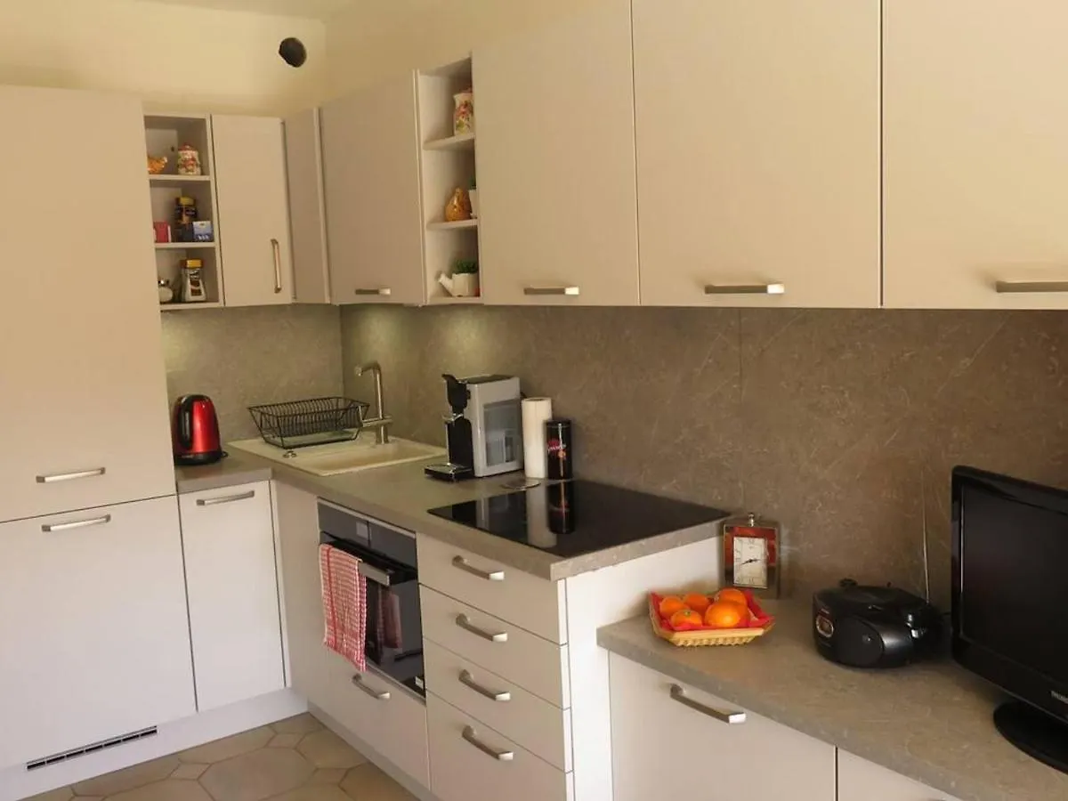 Charmant Studio Avec Piscine, Tennis, Parking Et Acces Direct Plage - Bormes-Les-Mimosas - Fr-1-610-30 0*,