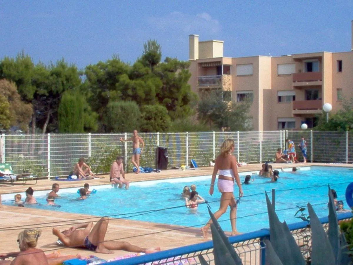 Charmant Studio Avec Piscine, Tennis, Parking Et Acces Direct Plage - Bormes-Les-Mimosas - Fr-1-610-30 Apartment